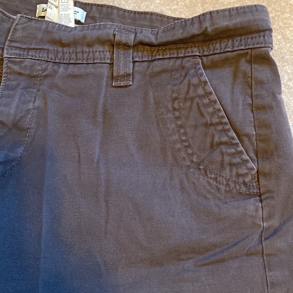 Lee capris brown front & back pockets rise is just below waist size 12 - Picture 2 of 5